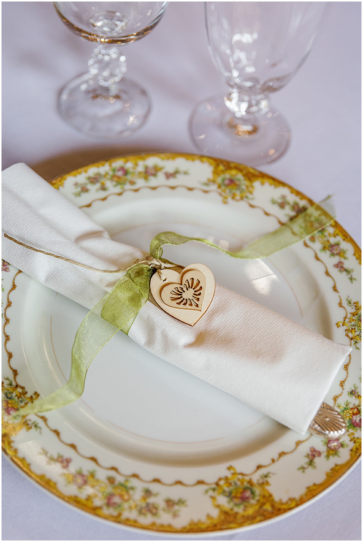 Vintage inspired wedding with plate, napkins and glasses